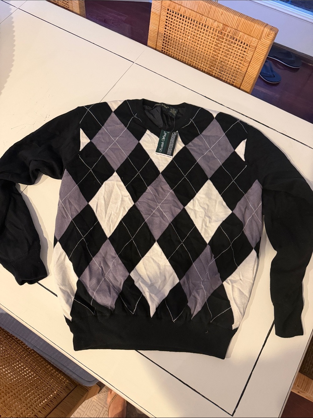 NWT Men's Scottish Winds, Medium,Argyle V-Neck Sweater, Black, Gray, White NWT.
